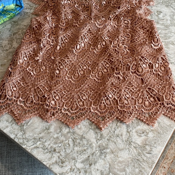 Adelyn Rae Lace with a lovely drape over the edge of shoulders - Picture 9 of 11